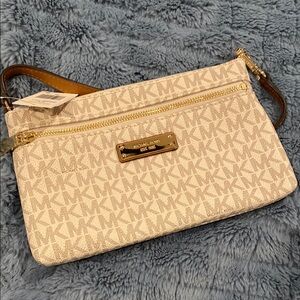 NWT Michael Kors wristlet